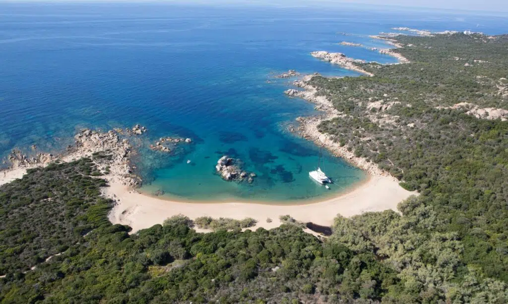 Découvrir la Corse en Catamaran