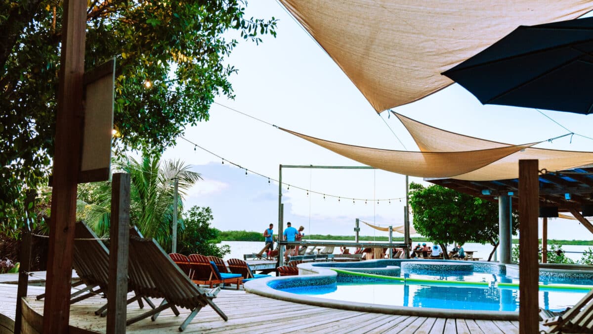 Camping sur l'île de ré : pourquoi choisir une piscine couverte ?