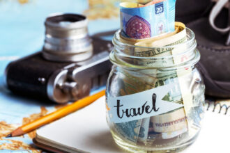 Comment choisir un voyage à petit prix : les critères essentiels à comparer